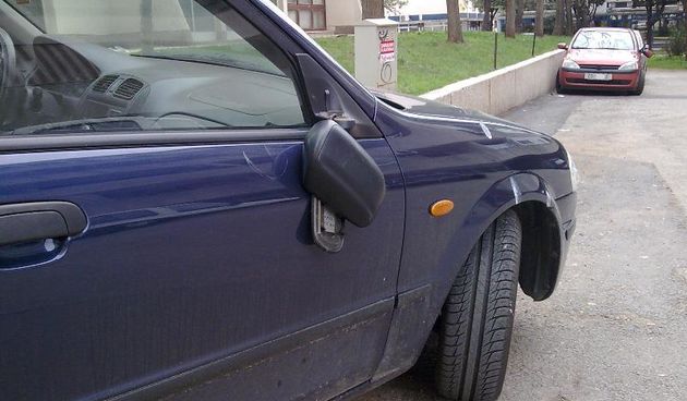 Razbijeni retrovizori