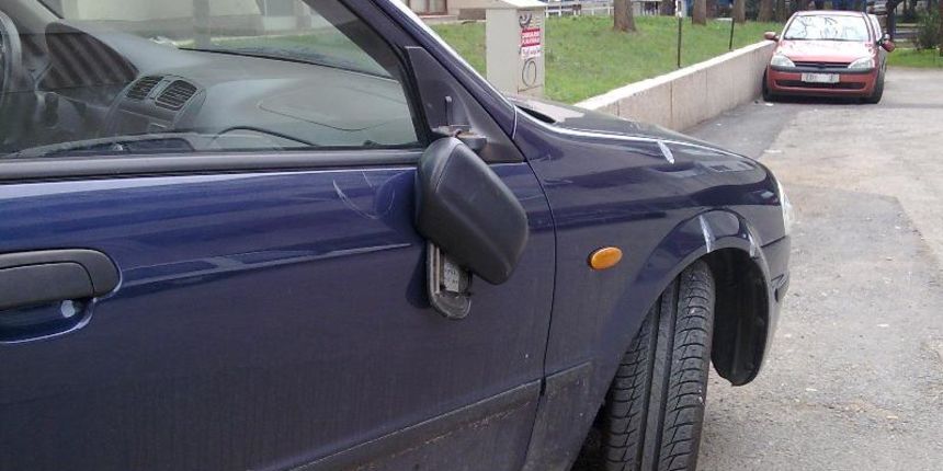 Razbijeni retrovizori Razbijeni retrovizori