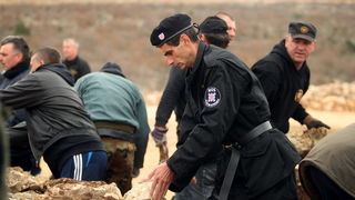 Skabrnja, 230313.
Na Razovljevoj glavici u Skabrnji, uz put koji ce prolaziti uokolo buducega Memorijalnog centra, jutros je izgradjen kriz u suhozidu. U gradnji kriza dimenzija 24 puta 15 metara, visine 80 centimetara te sirine jednog metra sudjelovalo j Skabrnja, 230313.
Na Razovljevoj glavici u Skabrnji, uz put koji ce prolaziti uokolo buducega Memorijalnog centra, jutros je izgradjen kriz u suhozidu. U gradnji kriza dimenzija 24 puta 15 metara, visine 80 centimetara te sirine jednog metra sudjelovalo j