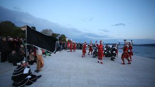 HGD Sv. Cecilija izvelo korčulanski viteški ples “Moreška” na Pozdravu suncu