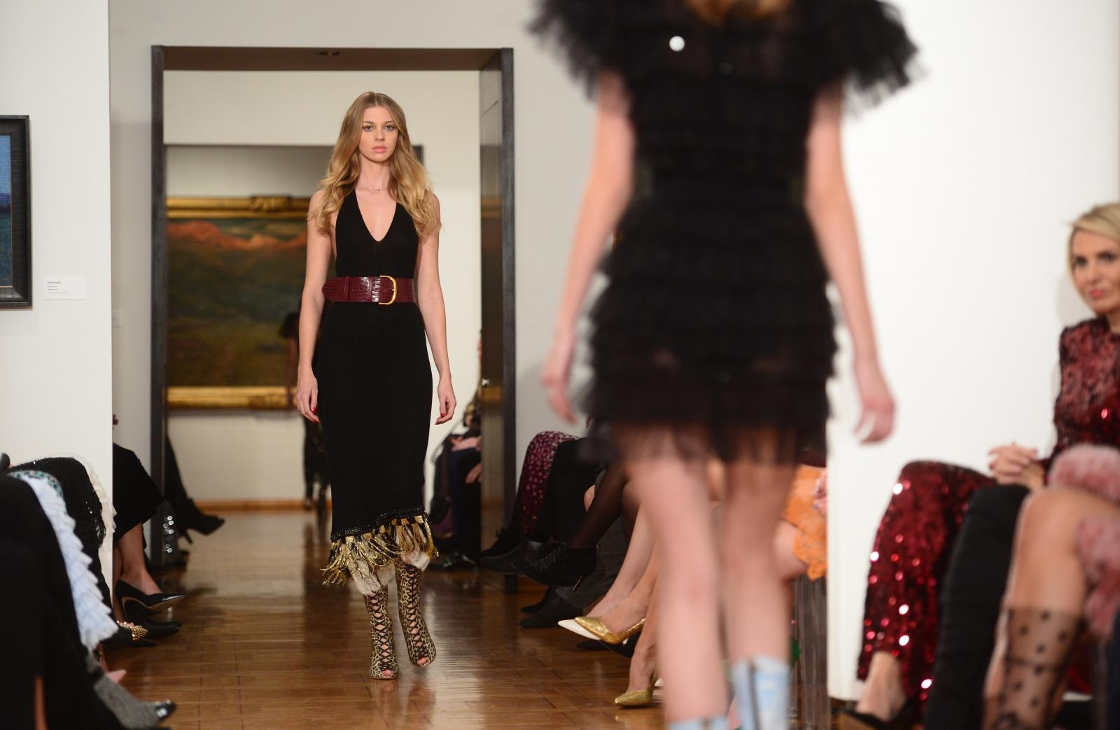 Modna revija “Lei Lou” Aleksandre Dojčinović u Modernoj galeriji