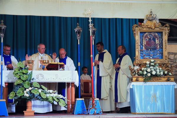 Proslava blagdana Velike Gospe: središnja večernja misa i procesija ulicama Belafuže Proslava blagdana Velike Gospe: središnja večernja misa i procesija ulicama Belafuže