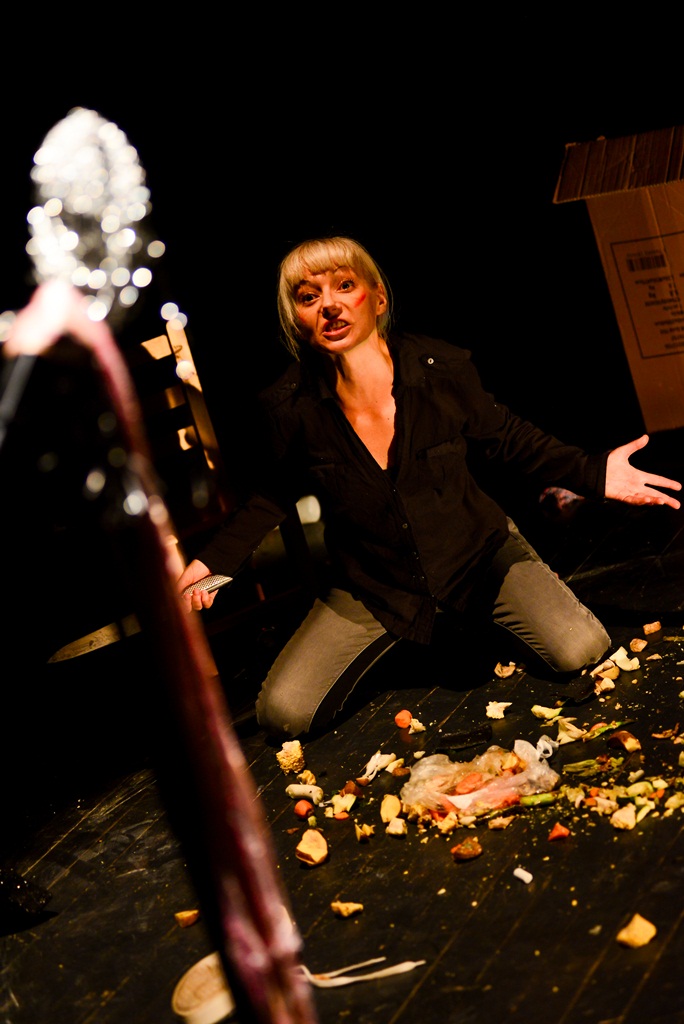 “Ana i Ona” naziv je predstave čijom je premijerom sinoć u zadarskom Kazalištu lutaka započela umjetnička revija pod nazivom “Nosi se Teatro Verrdi”.