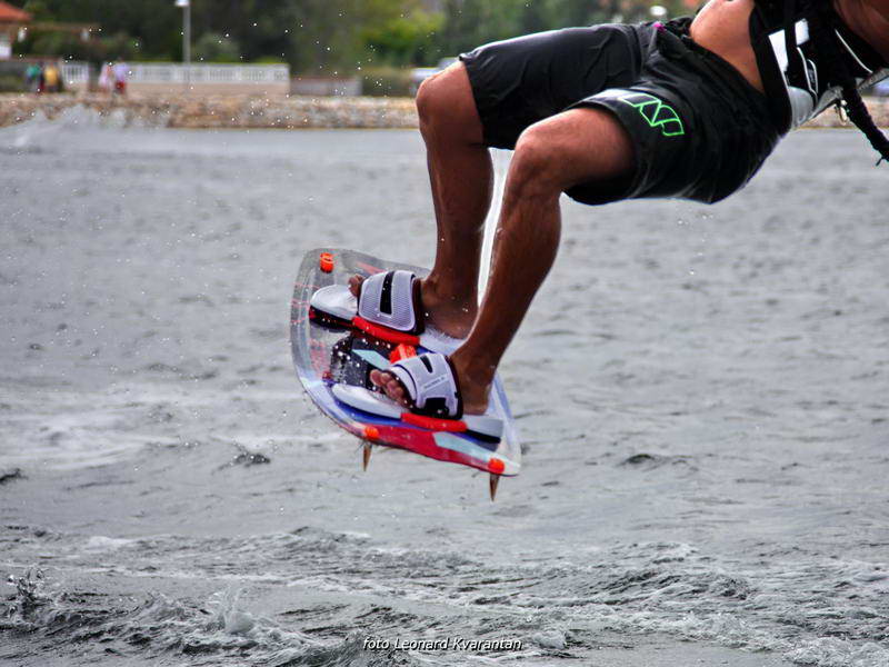 Kite surferi guštaju u Ninu