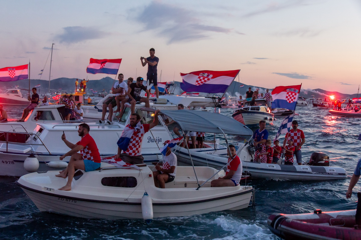 Veličanstven doček četvorice zadarskih Vatrenih od Gradskog mosta do Foruma