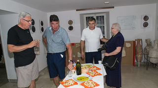 Biograd na moru: Otvorena izložba fotografija “Lunjske masline” Biograd na moru: Otvorena izložba fotografija “Lunjske masline”