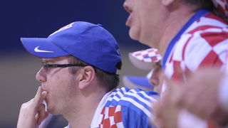 Vrsac, 160112.
Europsko prvenstvo u rukometu u Srbiji.
Prvo kolo, utakmica izmedju Hrvatske i Islanda.
Na slici: hrvatski navijaci.
Foto: Drazen Aleksic / CROPIX Vrsac, 160112.
Europsko prvenstvo u rukometu u Srbiji.
Prvo kolo, utakmica izmedju Hrvatske i Islanda.
Na slici: hrvatski navijaci.
Foto: Drazen Aleksic / CROPIX