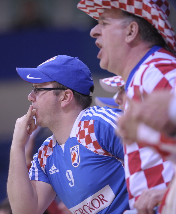 Vrsac, 160112.
Europsko prvenstvo u rukometu u Srbiji.
Prvo kolo, utakmica izmedju Hrvatske i Islanda.
Na slici: hrvatski navijaci.
Foto: Drazen Aleksic / CROPIX Vrsac, 160112.
Europsko prvenstvo u rukometu u Srbiji.
Prvo kolo, utakmica izmedju Hrvatske i Islanda.
Na slici: hrvatski navijaci.
Foto: Drazen Aleksic / CROPIX