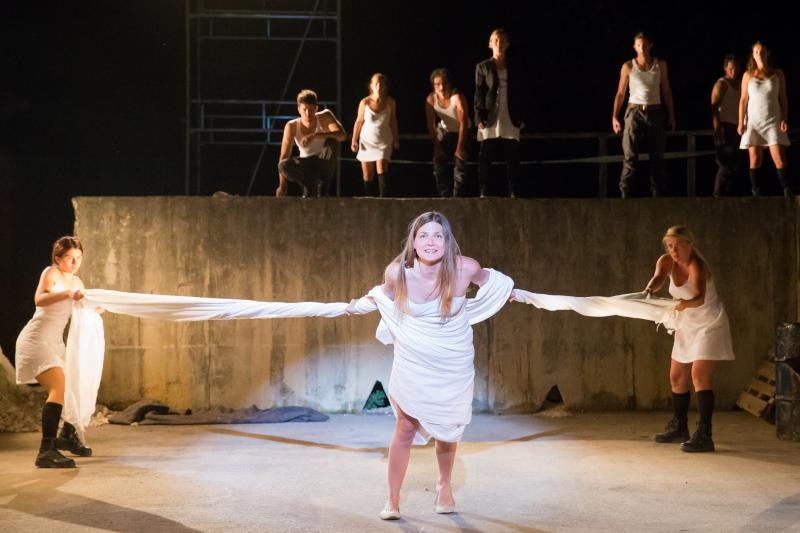 predstava Kazališta Ulysses i MESS Sarajevo u koprodukciji s Narodnim pozorištem Sarajevo izvedena na Dubrovačkim ljetnim igrama