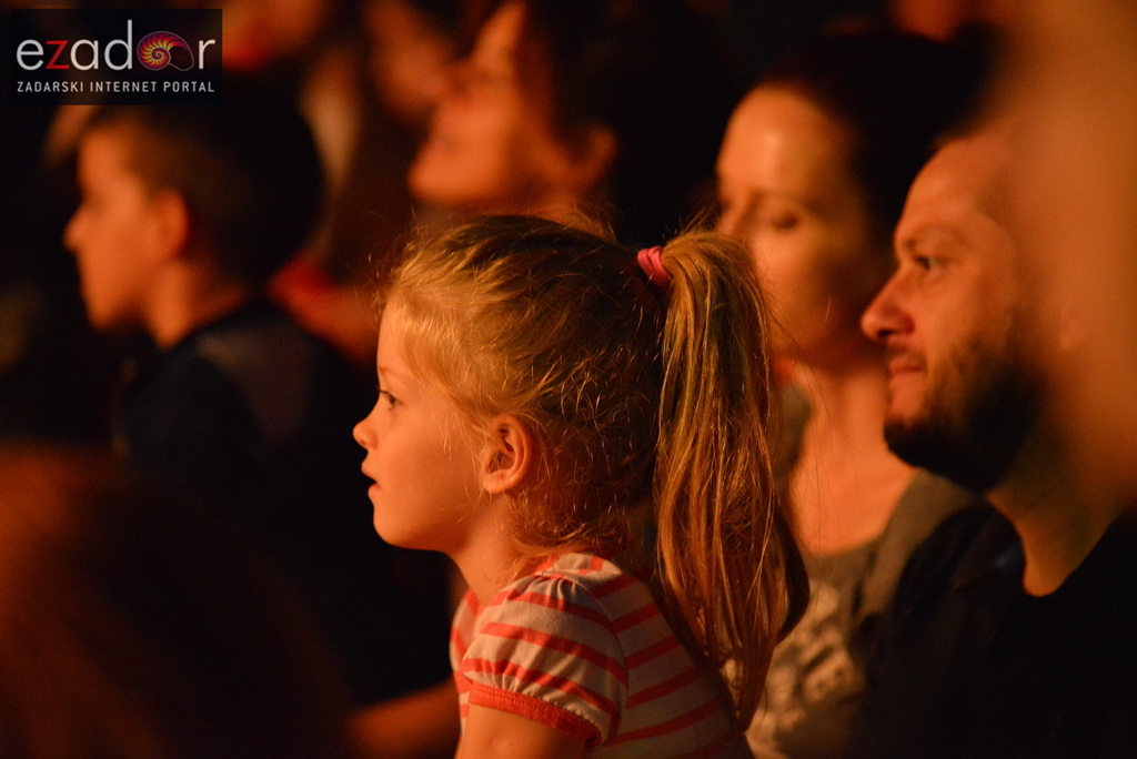 Stanarska fešta 2017: Predstava “U zemlji čudesa” Teatra Dragon Stanarska fešta 2017: Predstava “U zemlji čudesa” Teatra Dragon