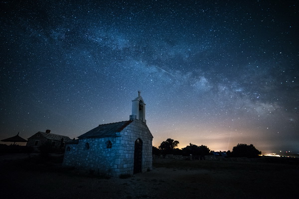Prekrasan pogled na Mliječni put na noćnom nebu iznad Kamenjaka. Foto: Vinko Pešić Prekrasan pogled na Mliječni put na noćnom nebu iznad Kamenjaka. Foto: Vinko Pešić