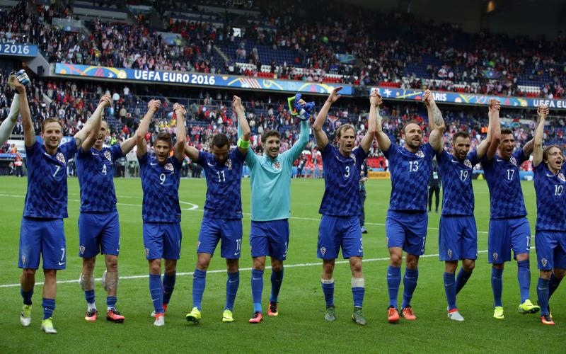 Slavlje igrača i navijača nakon pobjede nad Turskom. Photo: Sanjin Strukić/PIXSELL Slavlje igrača i navijača nakon pobjede nad Turskom. Photo: Sanjin Strukić/PIXSELL