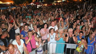 Virsko ljeto 2016: Tomislav Bralić i klapa Intrade oduševili 12 tisuća obožavatelja na virskoj rivi Virsko ljeto 2016: Tomislav Bralić i klapa Intrade oduševili 12 tisuća obožavatelja na virskoj rivi