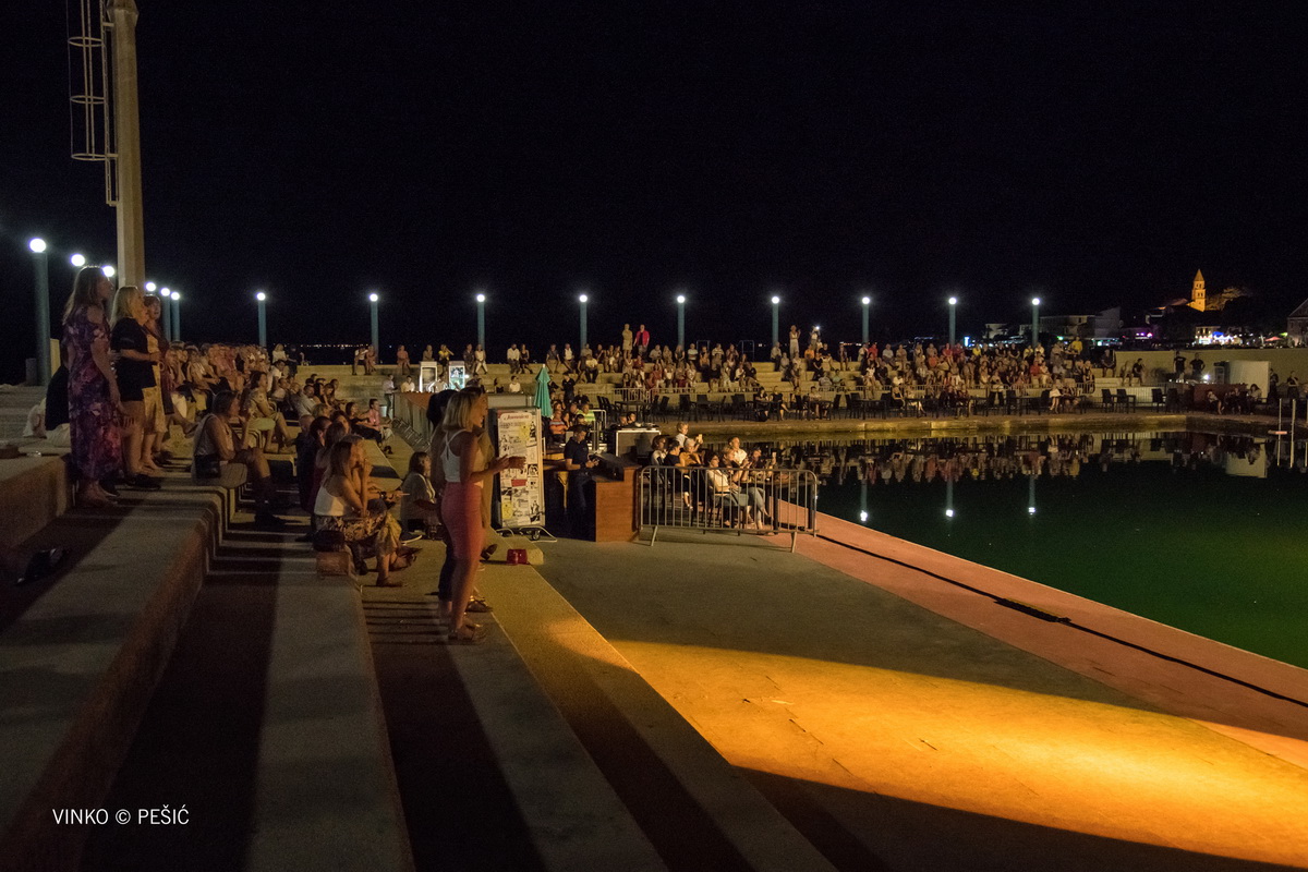 Zorica Kondža i klapa Cambi @ bazen Ilirije u Biogradu