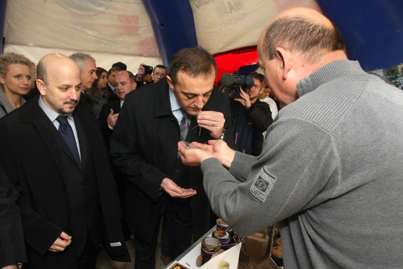 Pod nazivom Ponosno nase na Poljani Sime Budnica prvi put postavljen sajam na kojem su braniteljske udruge predstavile svoje proizvode. Photo: Dino Stanin/PIXSELL Pod nazivom Ponosno nase na Poljani Sime Budnica prvi put postavljen sajam na kojem su braniteljske udruge predstavile svoje proizvode. Photo: Dino Stanin/PIXSELL