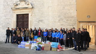 Zadarski sportaši i sportski novinari velikog srca napunili Socijalnu samoposlugu Zadarski sportaši i sportski novinari velikog srca napunili Socijalnu samoposlugu