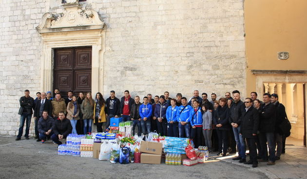 Zadarski sportaši i sportski novinari velikog srca napunili Socijalnu samoposlugu