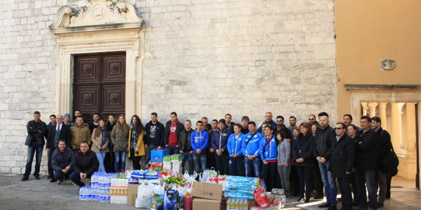 Zadarski sportaši i sportski novinari velikog srca napunili Socijalnu samoposlugu Zadarski sportaši i sportski novinari velikog srca napunili Socijalnu samoposlugu