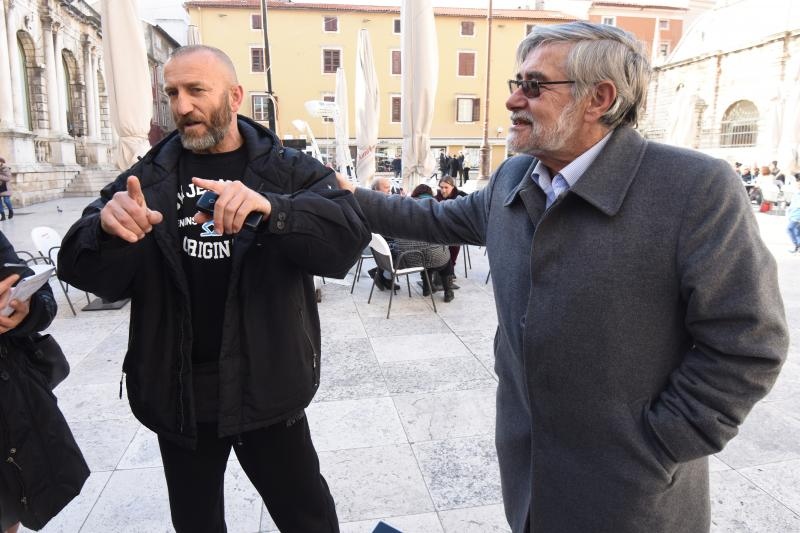 Novi prosvjed Davora Dujića na Narodnom trgu