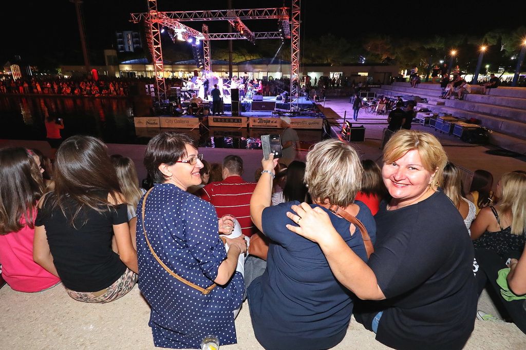 Čudesna Doris Dragović oduševila u Biogradu na Moru Čudesna Doris Dragović oduševila u Biogradu na Moru