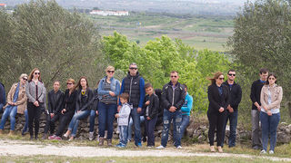 Misa na ostacima crkve na Petrini, foto: Leo Banić Misa na ostacima crkve na Petrini, foto: Leo Banić