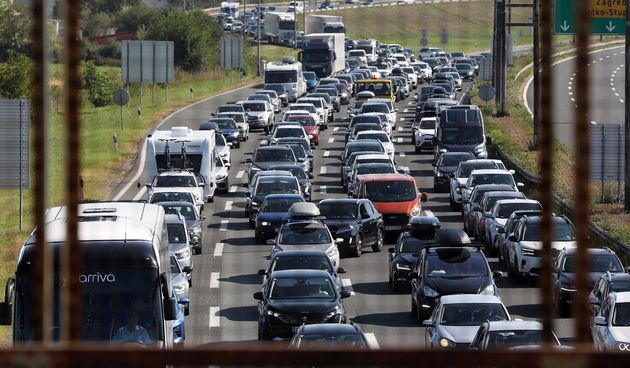 Gužve na naplatnim kućicama Lučko u smjeru mora