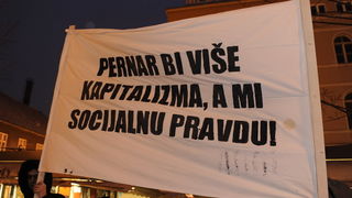 Zagreb, 020311. 
Novi, cetvrti po redu, protuvladin prosvjed tzv. facebook grupe zapoceo je veceras na Cvjetnom trgu. 
Foto: Damir Krajac / Cropix