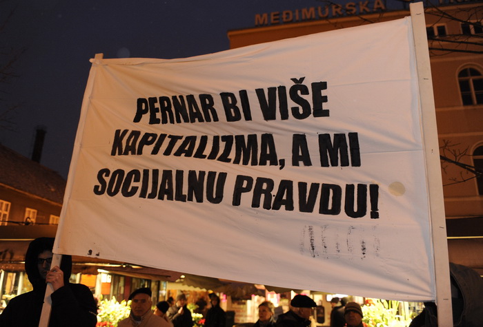 Zagreb, 020311. 
Novi, cetvrti po redu, protuvladin prosvjed tzv. facebook grupe zapoceo je veceras na Cvjetnom trgu. 
Foto: Damir Krajac / Cropix