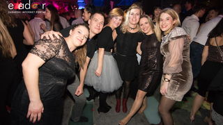 Ludnica u Saturnusu: Najbolji doček u svemiru i šire Ludnica u Saturnusu: Najbolji doček u svemiru i šire