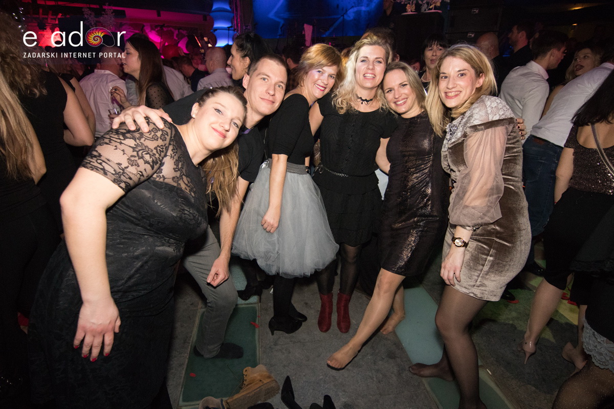 Ludnica u Saturnusu: Najbolji doček u svemiru i šire Ludnica u Saturnusu: Najbolji doček u svemiru i šire