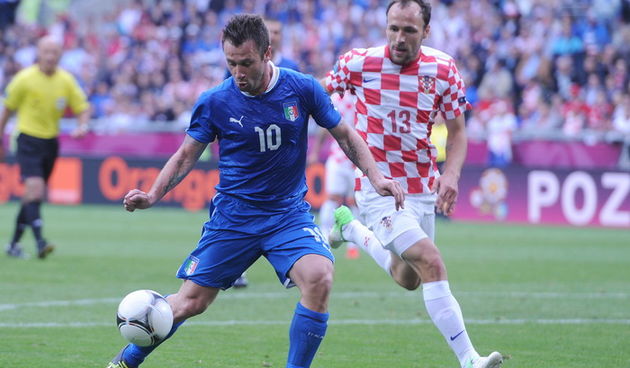 Poznan, 140612.
EURO 2012.
Gradski stadion u Poznanu.
Utakmica drugog kola skupine C, Europskog nogometnog prvenstva u Poljskoj i Ukrajini, izmedju Italije i Hrvatske.
Na fotografiji: Cassano i Schildenfeld.
Foto: Drago Sopta / CROPIX