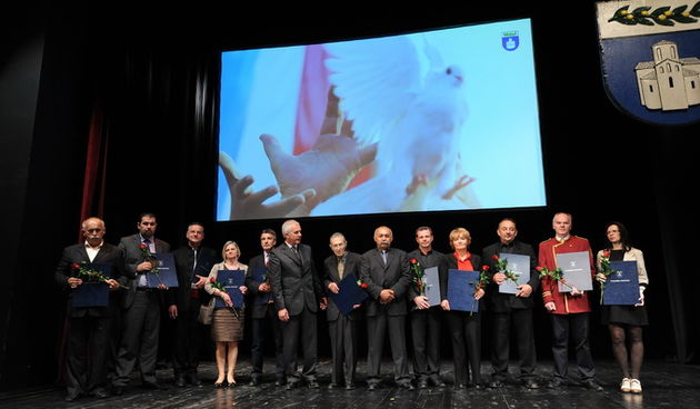 Zadar, 160413.
HNK Zadar. Obiljezavanje 20 godina zadarske zupanije.
Na fotografiji: detalj s proslave; dobitnici nagrada zupanije.
Foto: Luka Gerlanc / CROPIX