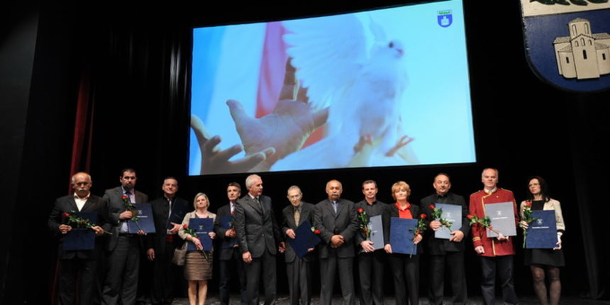 Zadar, 160413.
HNK Zadar. Obiljezavanje 20 godina zadarske zupanije.
Na fotografiji: detalj s proslave; dobitnici nagrada zupanije.
Foto: Luka Gerlanc / CROPIX