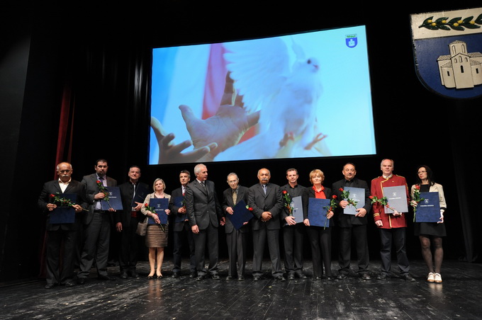 Zadar, 160413.
HNK Zadar. Obiljezavanje 20 godina zadarske zupanije.
Na fotografiji: detalj s proslave; dobitnici nagrada zupanije.
Foto: Luka Gerlanc / CROPIX Zadar, 160413.
HNK Zadar. Obiljezavanje 20 godina zadarske zupanije.
Na fotografiji: detalj s proslave; dobitnici nagrada zupanije.
Foto: Luka Gerlanc / CROPIX