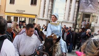 Sveta Luce oduševila mališane u gradu