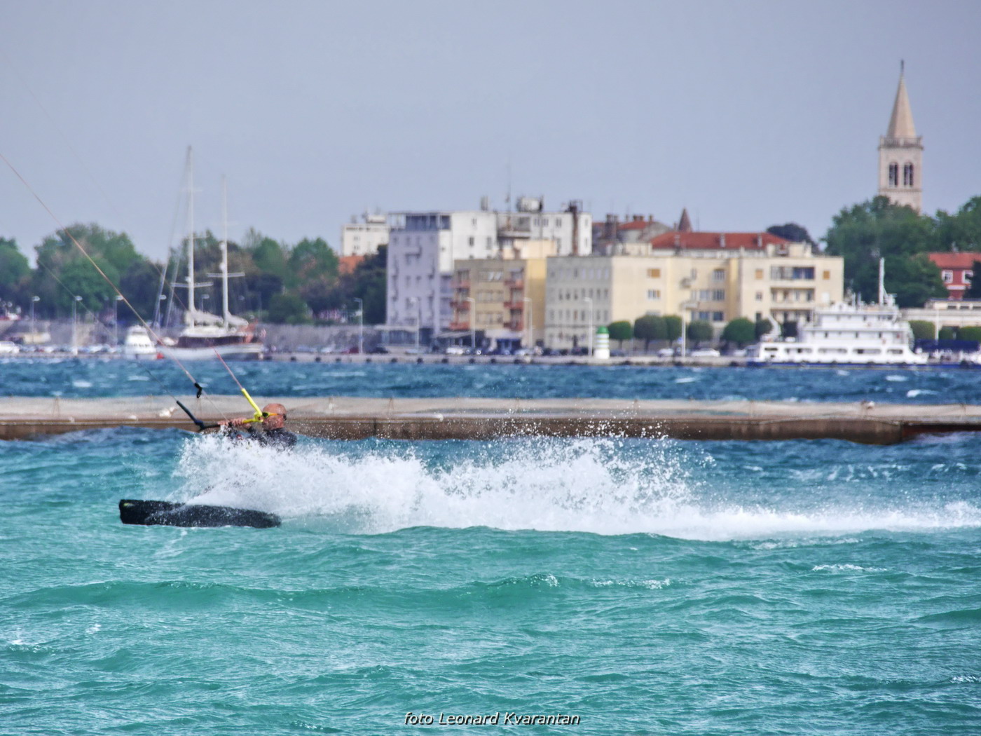 Na krilima juga: surferi i kiteri uživaju na Vitrenjaku