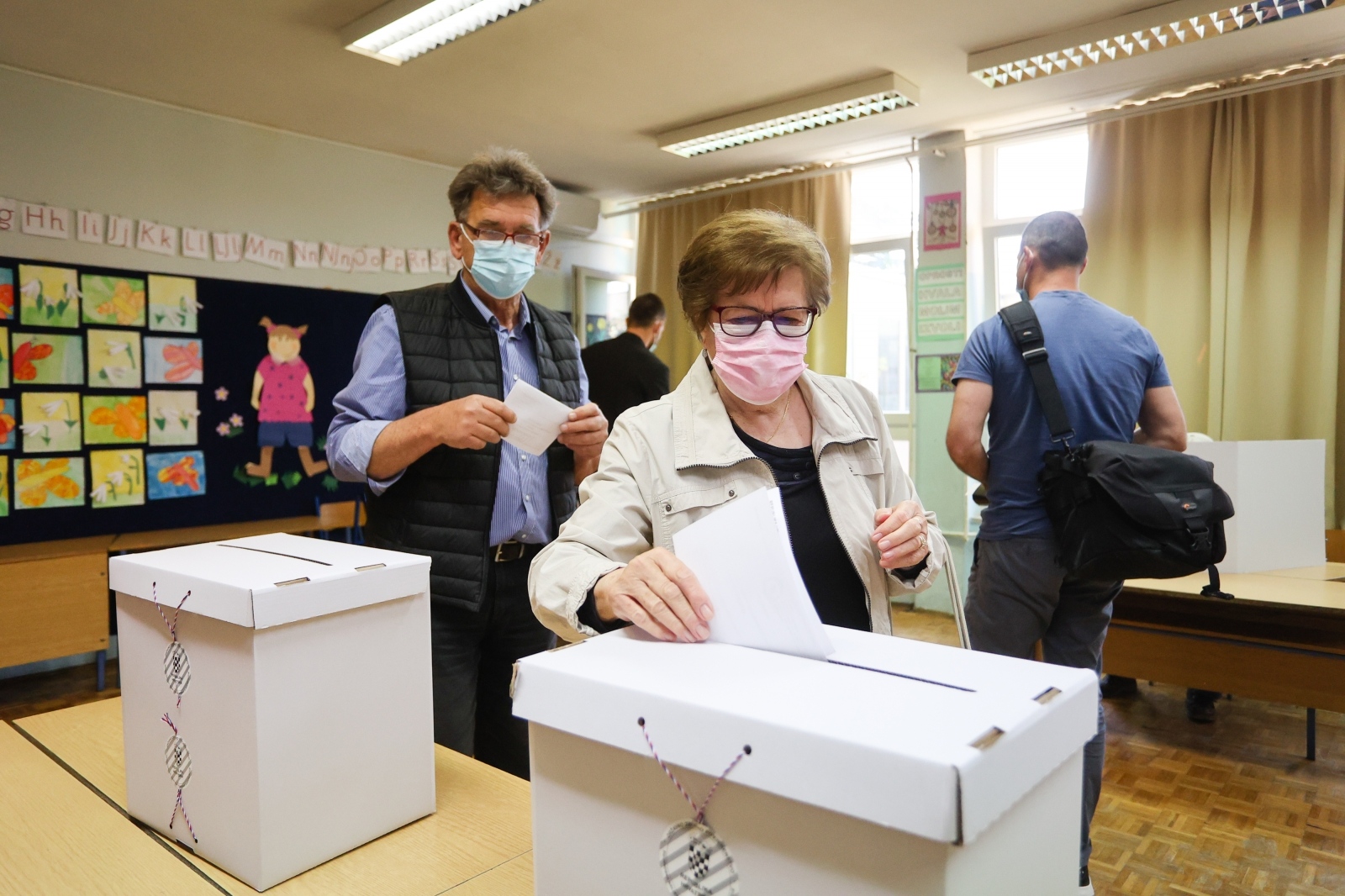 Kandidat za gradonačelnika Marko Vučetić i kandidat za župana Božidar Longin izašli na birališta Kandidat za gradonačelnika Marko Vučetić i kandidat za župana Božidar Longin izašli na birališta