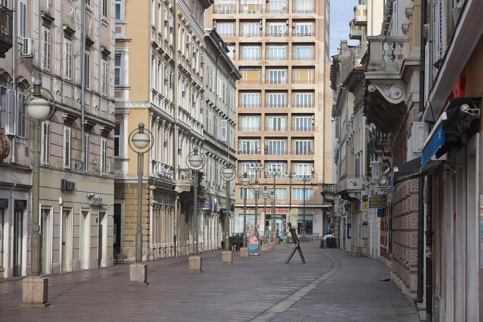 Izmještanje mine iz riječke luke