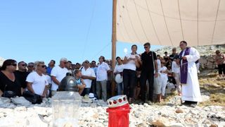 30.08.2015., Kornati – Na otoku Kornatu obiljezena je 8. obljetnica stradanja 12 vatrogasaca iz Sibenika, Vodica i Tisnog. Photo: Dusko Jaramaz/PIXSELL 30.08.2015., Kornati – Na otoku Kornatu obiljezena je 8. obljetnica stradanja 12 vatrogasaca iz Sibenika, Vodica i Tisnog. Photo: Dusko Jaramaz/PIXSELL