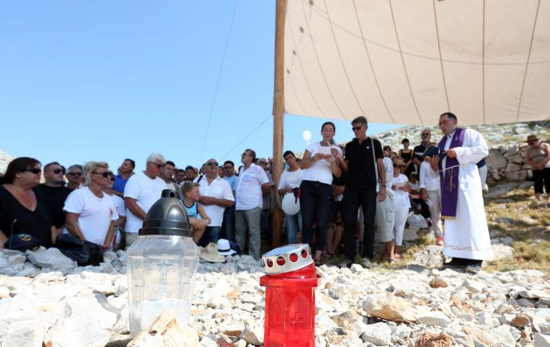 30.08.2015., Kornati – Na otoku Kornatu obiljezena je 8. obljetnica stradanja 12 vatrogasaca iz Sibenika, Vodica i Tisnog. Photo: Dusko Jaramaz/PIXSELL 30.08.2015., Kornati – Na otoku Kornatu obiljezena je 8. obljetnica stradanja 12 vatrogasaca iz Sibenika, Vodica i Tisnog. Photo: Dusko Jaramaz/PIXSELL