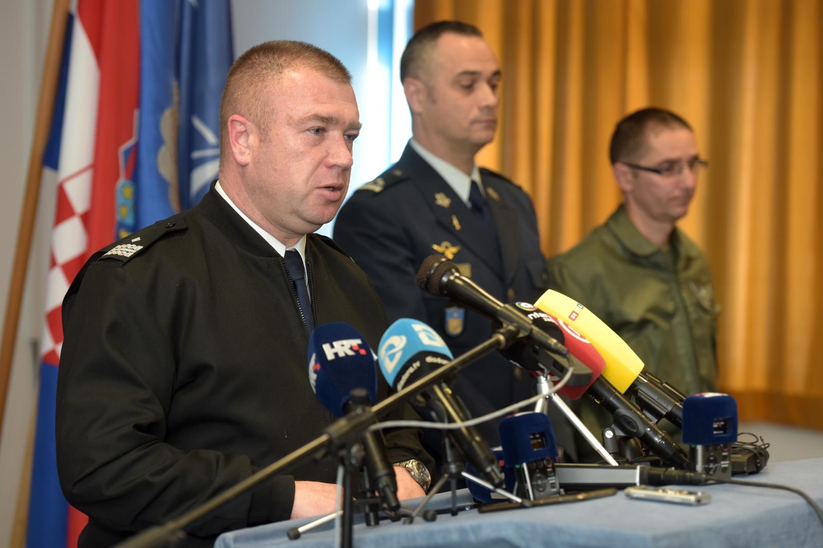 Pao Kiowa Warrior: Izvanredna konferencija za medije u Zemuniku Pao Kiowa Warrior: Izvanredna konferencija za medije u Zemuniku