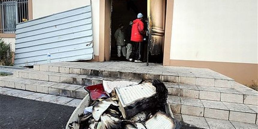 Francuska – zapaljena džamija (Foto: Index.hr) Francuska – zapaljena džamija (Foto: Index.hr)