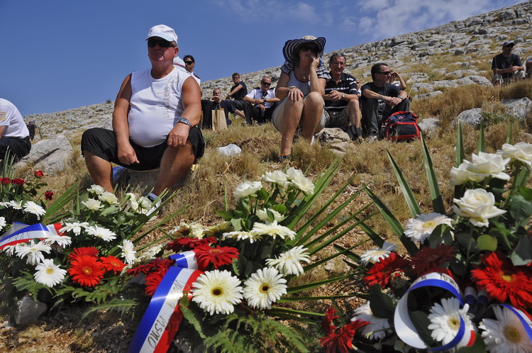 Kornat, 300811.
Obiljezavanje 4. obljetnice kornatske tragedije, u kojoj je, gaseci pozar na Kornatu 30. kolovoza 2007. godine, smrtno stradalo 12 vatrogasaca. Obitelji poginulih vatrogasaca, njihovi prijatelji te visoko izaslanstvo na otoku Kornat, u uv Kornat, 300811.
Obiljezavanje 4. obljetnice kornatske tragedije, u kojoj je, gaseci pozar na Kornatu 30. kolovoza 2007. godine, smrtno stradalo 12 vatrogasaca. Obitelji poginulih vatrogasaca, njihovi prijatelji te visoko izaslanstvo na otoku Kornat, u uv