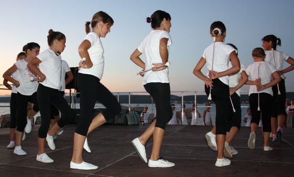 Vecer folklora: KUD Nevijana i ansambl Horenak u Nevidjenima Vecer folklora: KUD Nevijana i ansambl Horenak u Nevidjenima