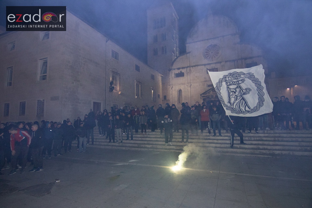 Okupljanje Tornada na Forumu i korteo do Krešinog doma Okupljanje Tornada na Forumu i korteo do Krešinog doma