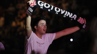 Split, 130610.
U Spaladium Areni odrzan je koncert na kojem je prikupljan novac koji ce biti iskoristen za pravnu pomoc hrvatskim generalima koji odgovaraju u Haagu i pred hrvatskim pravosudjem. Nastupali su Thompson, Oliver Dragojevic, KUD Cambi, Dalmati Split, 130610.
U Spaladium Areni odrzan je koncert na kojem je prikupljan novac koji ce biti iskoristen za pravnu pomoc hrvatskim generalima koji odgovaraju u Haagu i pred hrvatskim pravosudjem. Nastupali su Thompson, Oliver Dragojevic, KUD Cambi, Dalmati