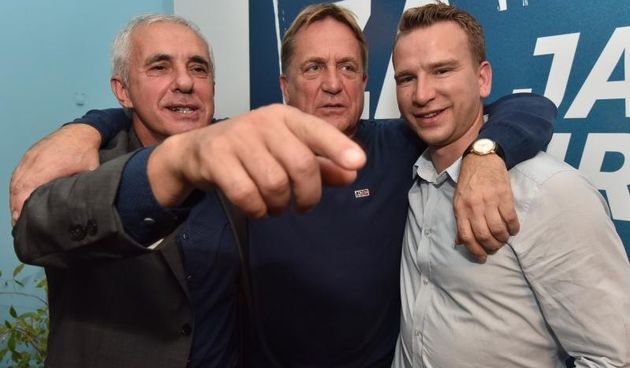 Zadar – Bozidar Kalmeta u stranackim prostorijama HDZ-a pratio rezultate izbora. Photo: Dino Stanin/PIXSELL