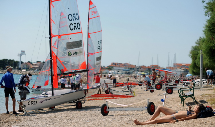 Zadar, 070711.
Svjetsko juniorsko prvenstvo u jedrenju 07.-15.srpnja 2011.
ISAF 2011.
Danas je u organizaciji jedrlicarskog kluba Uskok iz Zadra pocelo svjetsko juniorsko prvenstvo u jedrenju za klase SL 16, 420, 29er, Laser i RS-X. Na prvenstvu se natjec Zadar, 070711.
Svjetsko juniorsko prvenstvo u jedrenju 07.-15.srpnja 2011.
ISAF 2011.
Danas je u organizaciji jedrlicarskog kluba Uskok iz Zadra pocelo svjetsko juniorsko prvenstvo u jedrenju za klase SL 16, 420, 29er, Laser i RS-X. Na prvenstvu se natjec