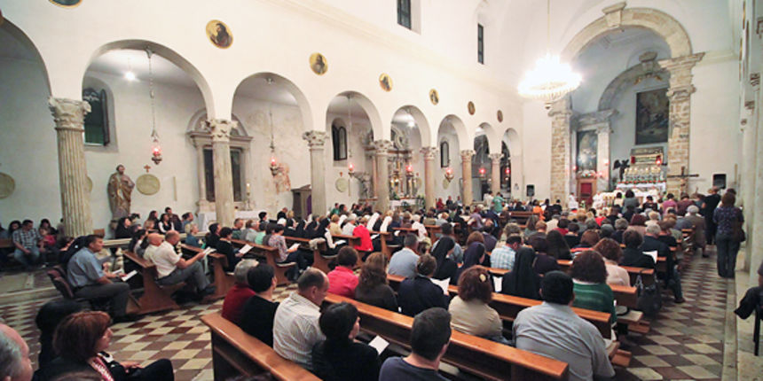 Svečana večernja misa u crkvi Sv. Šime (Sveti Šime, Sveti Šimun) Svečana večernja misa u crkvi Sv. Šime (Sveti Šime, Sveti Šimun)