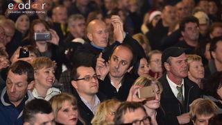 Tisuće Zadrana uživalo na krcatom Narodnom trgu i Tgu Petra Zoranića uz Tomislava Bralića i klapu Intrade Tisuće Zadrana uživalo na krcatom Narodnom trgu i Tgu Petra Zoranića uz Tomislava Bralića i klapu Intrade